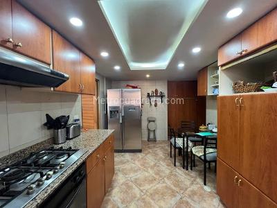 Apartamento de 3 alcobas en venta en La Carolina, Bogotá, 178 m² · foto 10 de 20