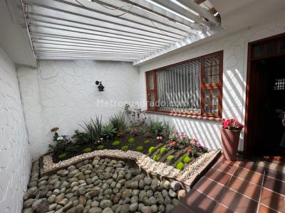 Casa en venta en Santa Barbara, Bogotá · foto 2 de 20
