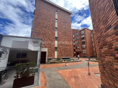 Apartamento de 3 alcobas en venta en Iberia, Bogotá, 82 m² · foto 2 de 17