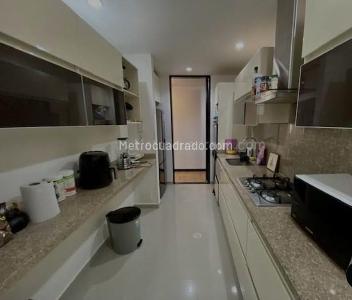 Apartamento de 3 alcobas en venta en Cedritos, Bogotá, 111 m² · foto 5 de 12