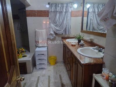 Apartamento de 4 alcobas en venta en Cabecera Del Llano, Bucaramanga, 217 m² · foto 15 de 20