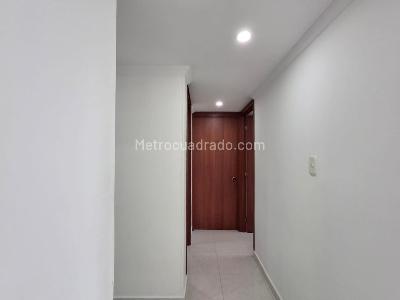 Apartamento en arriendo en Castilla, Bogotá · foto 4 de 13