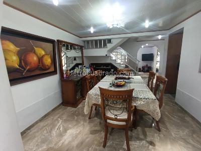 Casa de 5 alcobas en venta en Los Alcazares, Bogotá, 368 m² · foto 6 de 20