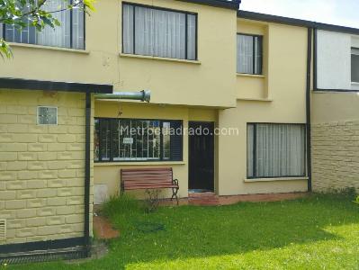 Casa de 5 alcobas en venta en Las Villas, Bogotá, 261 m² · foto 11 de 20