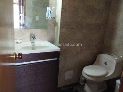 Casa de 5 alcobas en venta en Las Villas, Bogotá, 261 m² · foto 15 de 20