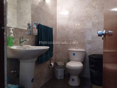 Casa de 5 alcobas en venta en Las Villas, Bogotá, 261 m² · foto 18 de 20