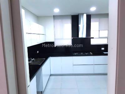 Apartamento de 3 alcobas en venta en Altos De Riomar, Barranquilla, 192 m² · foto 3 de 19