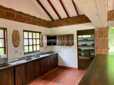 Casa de 5 alcobas en venta en San Jeronimo, Medellín, 865 m² · foto 12 de 20