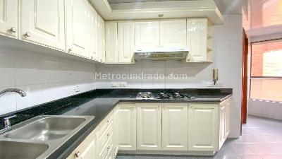 Apartamento de 3 alcobas en venta en Chico Reservado, Bogotá, 225 m² · foto 9 de 16