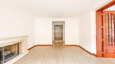 Apartamento de 3 alcobas en venta en Chico Reservado, Bogotá, 225 m² · foto 2 de 16