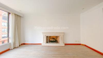 Apartamento de 3 alcobas en venta en Chico Reservado, Bogotá, 225 m² · foto 3 de 16
