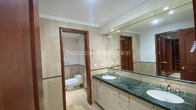 Apartamento de 3 alcobas en venta en Chico Reservado, Bogotá, 225 m² · foto 16 de 16