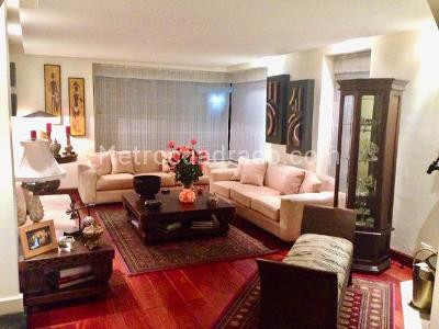 Casa de 5 alcobas en venta en San Jose De Bavaria, Bogotá, 370 m² · foto 1 de 12