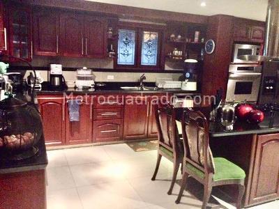 Casa de 5 alcobas en venta en San Jose De Bavaria, Bogotá, 370 m² · foto 4 de 12