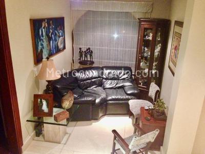 Casa de 5 alcobas en venta en San Jose De Bavaria, Bogotá, 370 m² · foto 7 de 12
