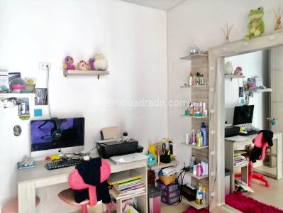Apartamento de 3 alcobas en venta en El Vergel, Ibagué, 219 m² · foto 14 de 18