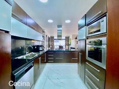 Apartamento de 3 alcobas en venta en Chico Norte Ii Sector, Bogotá, 181 m² · foto 3 de 13