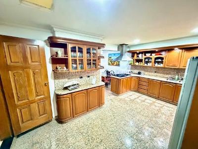 Casa de 4 alcobas en venta en Santa Barbara Molinos, Bogotá, 300 m² · foto 8 de 20