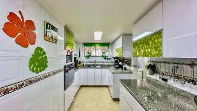 Apartamento de 3 alcobas en venta en Los Rosales, Bogotá, 206 m² · foto 6 de 20