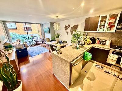 Apartamento de 2 alcobas en venta en Santa Barbara Occidental, Bogotá, 82 m² · foto 2 de 18