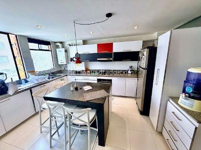 Apartamento de 3 alcobas en venta en Chico Navarra, Bogotá, 168 m² · foto 4 de 20