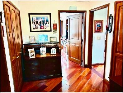 Apartamento de 3 alcobas en venta en Chico Norte, Bogotá, 277 m² · foto 11 de 19
