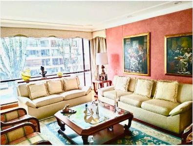 Apartamento de 3 alcobas en venta en Chico Norte, Bogotá, 277 m² · foto 2 de 19