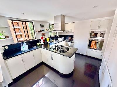 Apartamento de 3 alcobas en venta en Calleja Alta, Bogotá, 221 m² · foto 9 de 20