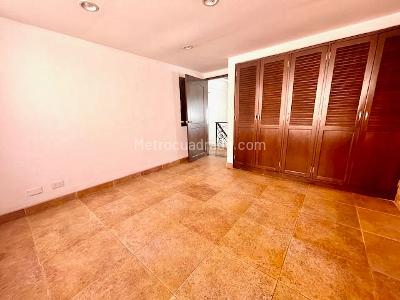 Apartamento de 3 alcobas en venta en Bella Suiza, Bogotá, 200 m² · foto 12 de 15