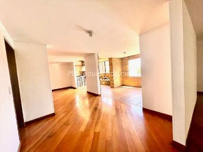 Apartamento de 3 alcobas en venta en Bella Suiza, Bogotá, 200 m² · foto 2 de 15