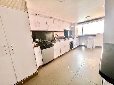 Apartamento de 3 alcobas en venta en Bella Suiza, Bogotá, 200 m² · foto 7 de 15