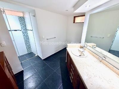 Apartamento de 3 alcobas en venta en La Calleja Country, Bogotá, 221 m² · foto 18 de 19