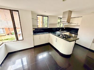 Apartamento de 3 alcobas en venta en La Calleja Country, Bogotá, 221 m² · foto 8 de 19