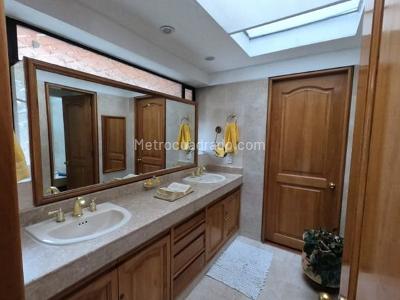 Casa de 4 alcobas en venta en Bosque Medina, Bogotá, 468 m² · foto 3 de 9