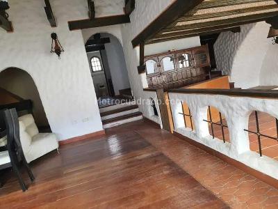 Casa de 5 alcobas en venta en Malibu La Alhambra, Bogotá, 360 m² · foto 13 de 15