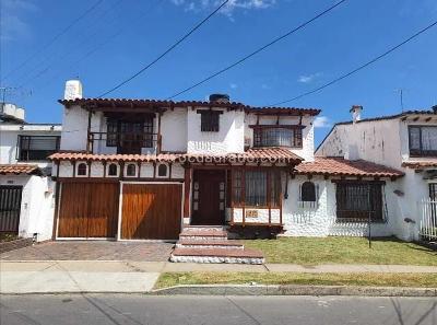 Casa de 5 alcobas en venta en Malibu La Alhambra, Bogotá, 360 m² · foto 15 de 15