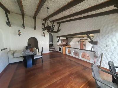 Casa de 5 alcobas en venta en Malibu La Alhambra, Bogotá, 360 m² · foto 5 de 15