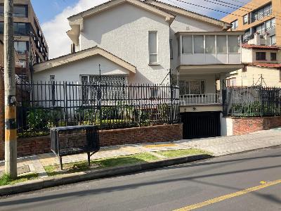 Casa de 3 alcobas en venta en San Patricio, Bogotá, 225 m² · foto 2 de 20