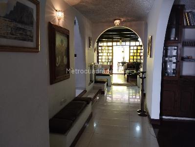 Casa de 4 alcobas en venta en Santa Barbara, Bogotá, 254 m² · foto 5 de 9