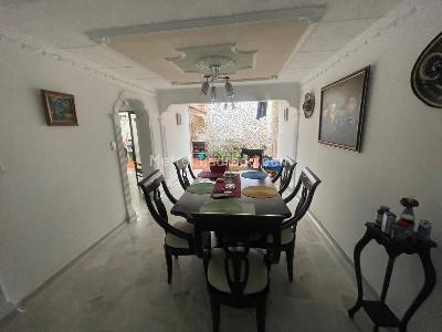 Casa de 4 alcobas en venta en Fontana Real, Bucaramanga, 197 m² · foto 2 de 10