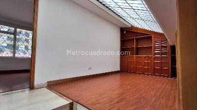 Casa de 4 alcobas en venta en Santa Paula, Bogotá, 285 m² · foto 2 de 20