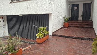 Casa de 4 alcobas en venta en Santa Paula, Bogotá, 285 m² · foto 3 de 20