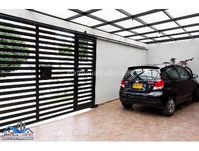Casa de 5 alcobas en venta en Pasadena, Bogotá, 300 m² · foto 2 de 11