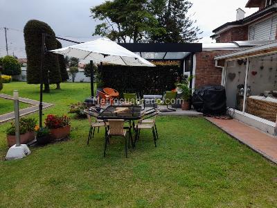 Casa de 5 alcobas en venta en San Jose De Bavaria, Bogotá, 445 m² · foto 2 de 15