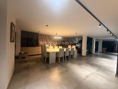 Casa de 5 alcobas en venta en Los Colores, Medellín, 630 m² · foto 4 de 20