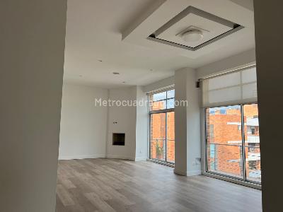 Apartamento de 2 alcobas en venta en Chico Norte, Bogotá, 135 m² · foto 2 de 19
