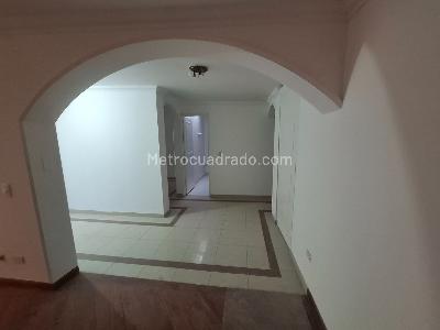 Casa de 5 alcobas en venta en Nuevo Contry, Bogotá, 293 m² · foto 3 de 16