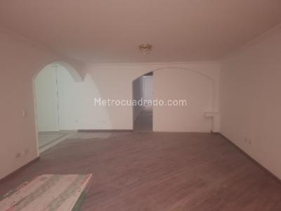 Casa de 5 alcobas en venta en Nuevo Contry, Bogotá, 293 m² · foto 5 de 16