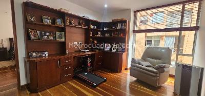Apartamento de 3 alcobas en venta en Chico Navarra, Bogotá, 154 m² · foto 3 de 5