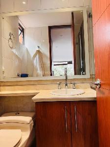 Apartamento de 2 alcobas en venta en El Castillo, Bogotá, 103 m² · foto 2 de 17